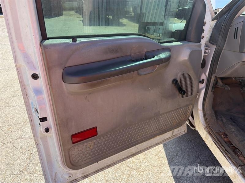 Ford F-250 XL 4x2 Utility Truck 픽업/드롭사이드