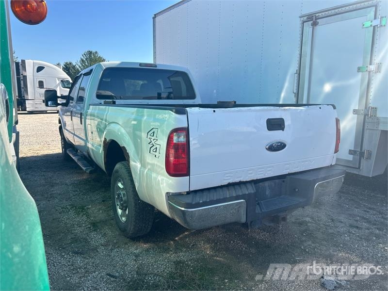 Ford F-250 XL 4x4 Crew Cab Pickup (Inoperable) Furgoni altro