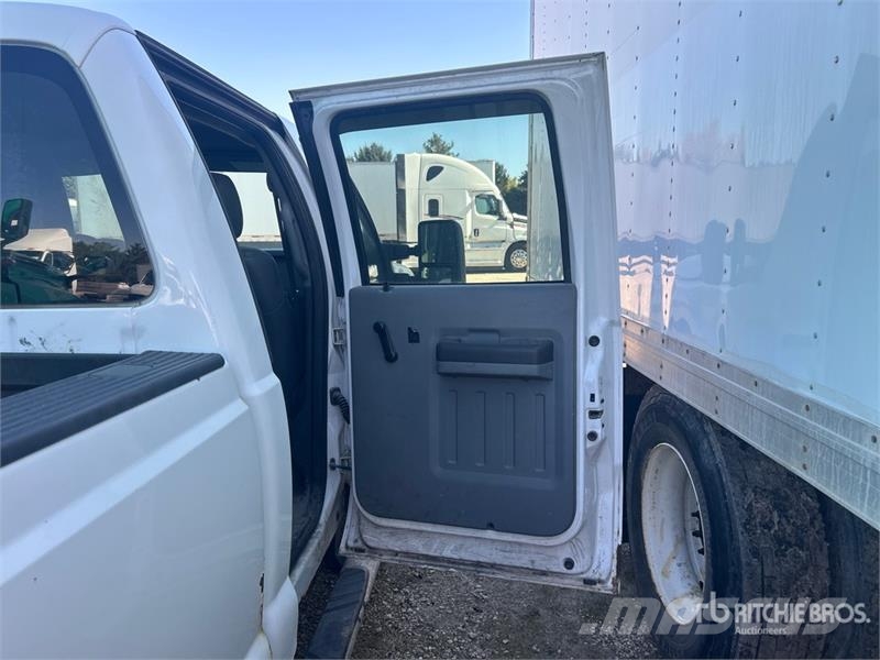 Ford F-250 XL 4x4 Crew Cab Pickup (Inoperable) Furgoni altro