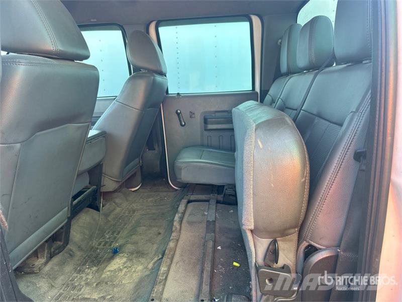 Ford F-250 XL 4x4 Crew Cab Pickup (Inoperable) Furgoni altro
