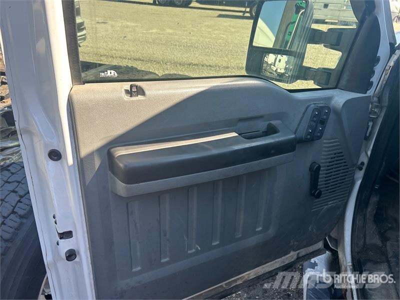 Ford F-250 XL 4x4 Crew Cab Pickup (Inoperable) Furgoni altro