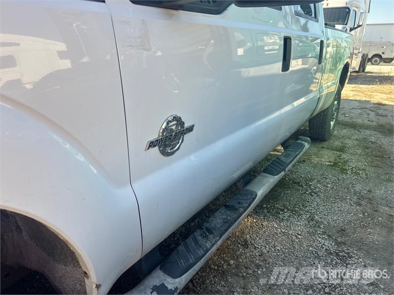 Ford F-250 XL 4x4 Crew Cab Pickup (Inoperable) Furgoni altro