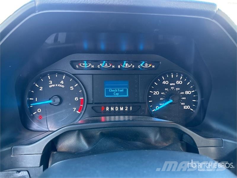 Ford F-250 XL 4x4 Crew Cab Pickup その他