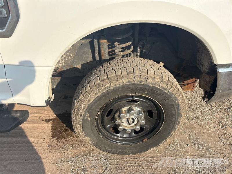 Ford F-250 XL 4x4 Crew Cab Pickup 기타