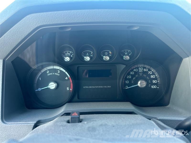 Ford F-250 XL 4x4 Crew Cab Pickup (Inoperable) Furgoni altro