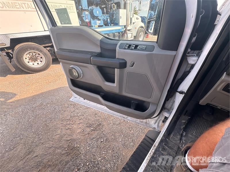 Ford F-250 XL 4x4 Crew Cab Pickup 기타