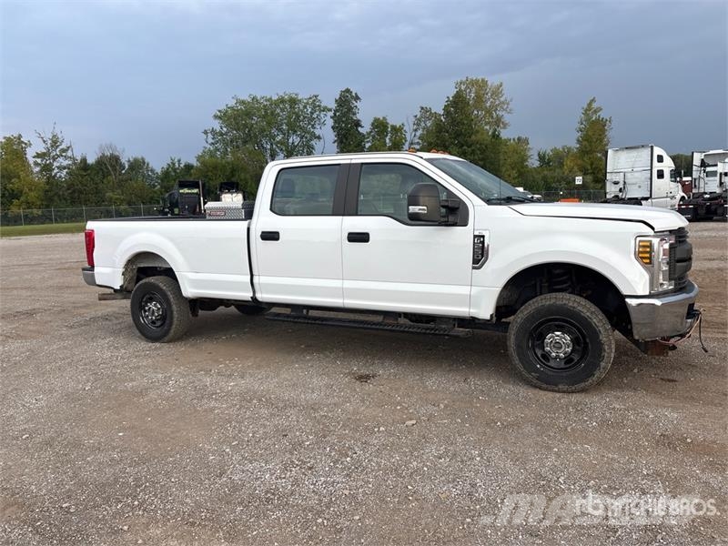 Ford F-250 XL 4x4 Crew Cab Pickup 기타