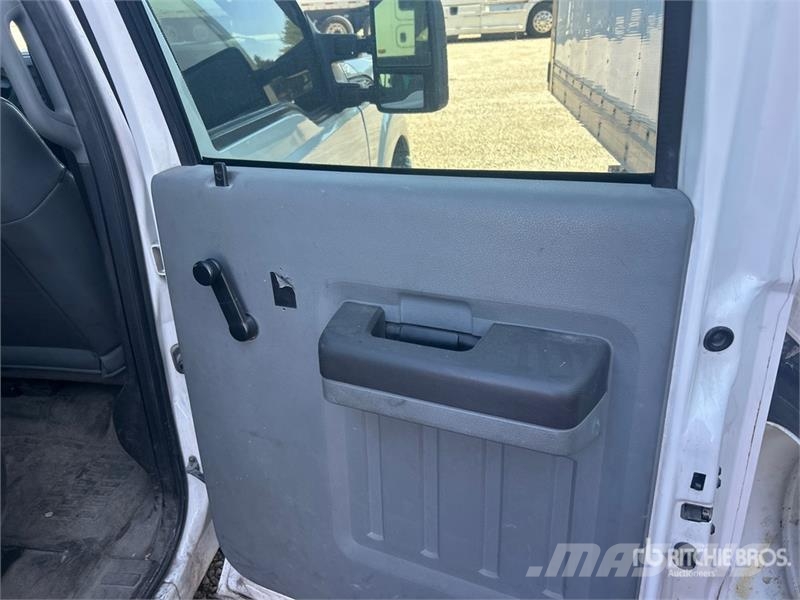 Ford F-250 XL 4x4 Crew Cab Pickup (Inoperable) Furgoni altro
