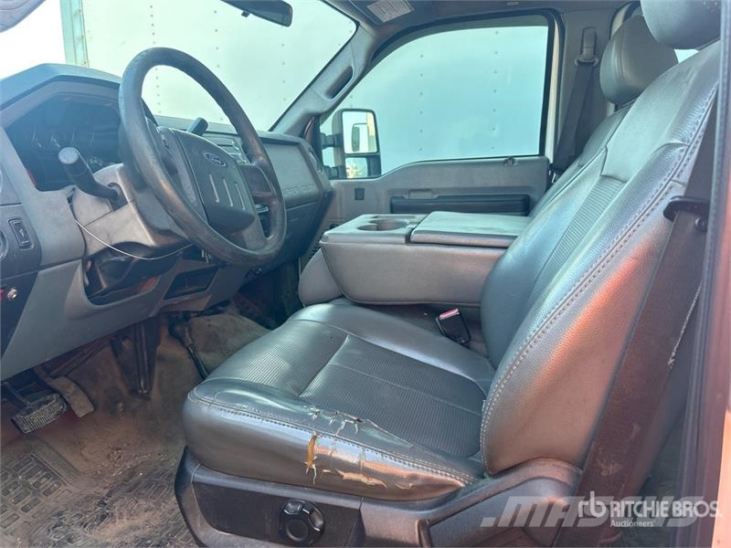 Ford F-250 XL 4x4 Crew Cab Pickup (Inoperable) Furgoni altro