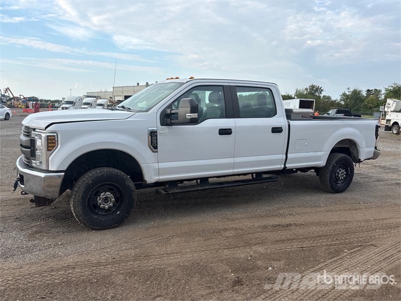 Ford F-250 XL 4x4 Crew Cab Pickup 기타
