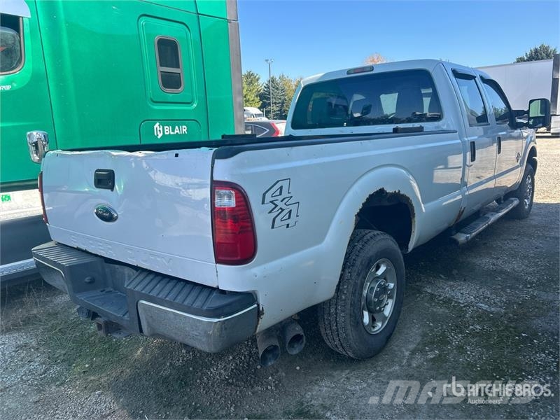 Ford F-250 XL 4x4 Crew Cab Pickup (Inoperable) Furgoni altro