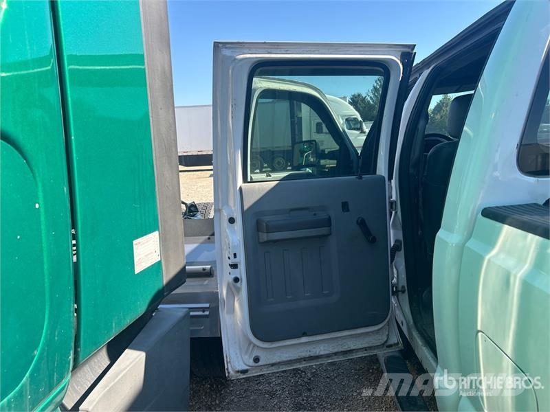Ford F-250 XL 4x4 Crew Cab Pickup (Inoperable) Furgoni altro