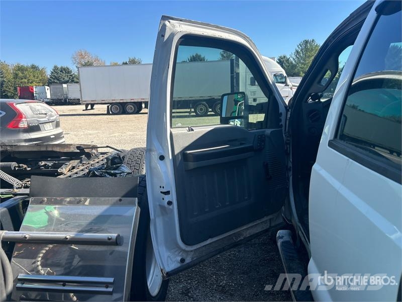 Ford F-250 XL 4x4 Crew Cab Pickup (Inoperable) Furgoni altro