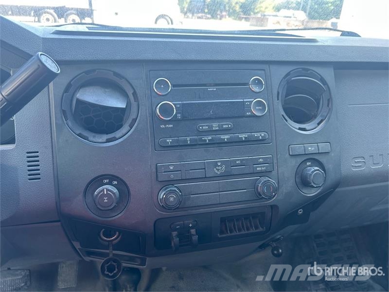 Ford F-250 XL 4x4 Crew Cab Pickup (Inoperable) Furgoni altro