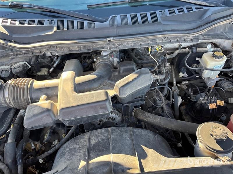 Ford F-250 XL 4x4 Crew Cab Pickup その他
