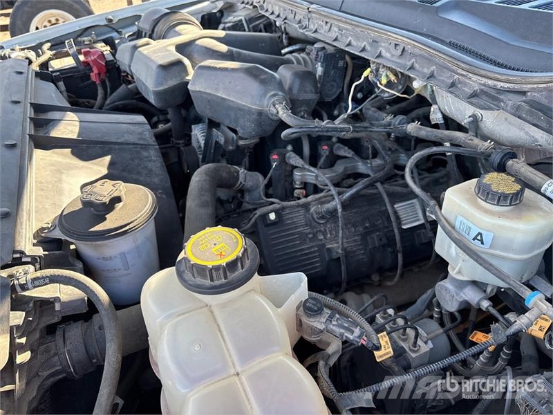 Ford F-250 XL 4x4 Crew Cab Pickup その他