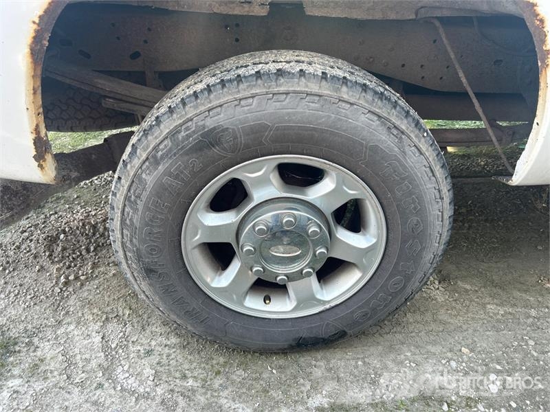 Ford F-250 XL 4x4 Crew Cab Pickup (Inoperable) Furgoni altro
