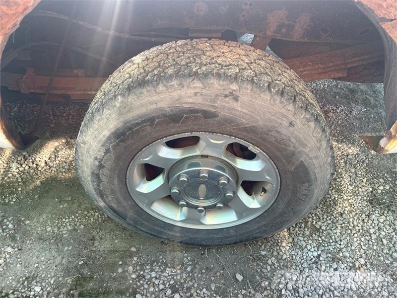 Ford F-250 XL 4x4 Crew Cab Pickup (Inoperable) Furgoni altro