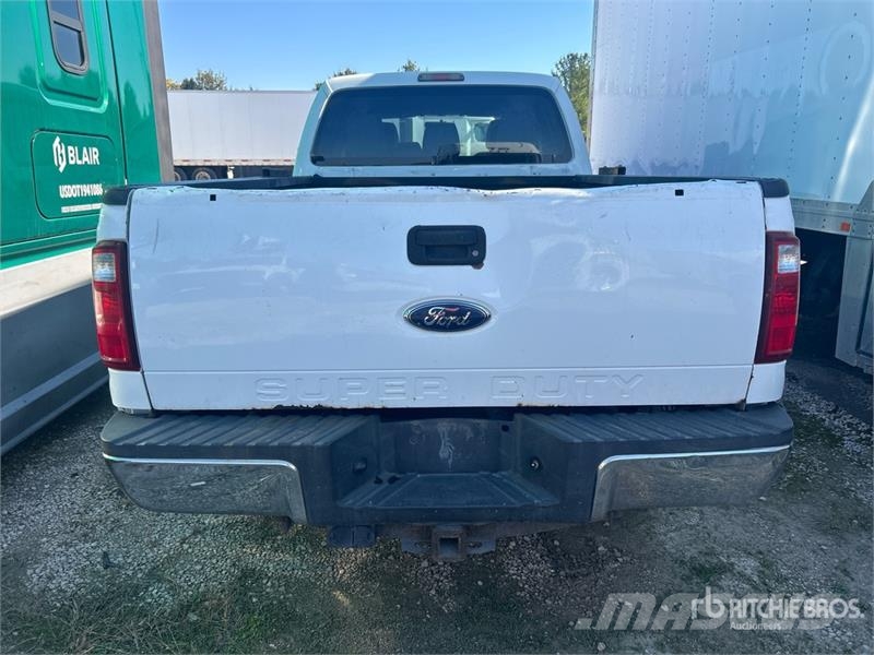 Ford F-250 XL 4x4 Crew Cab Pickup (Inoperable) Furgoni altro