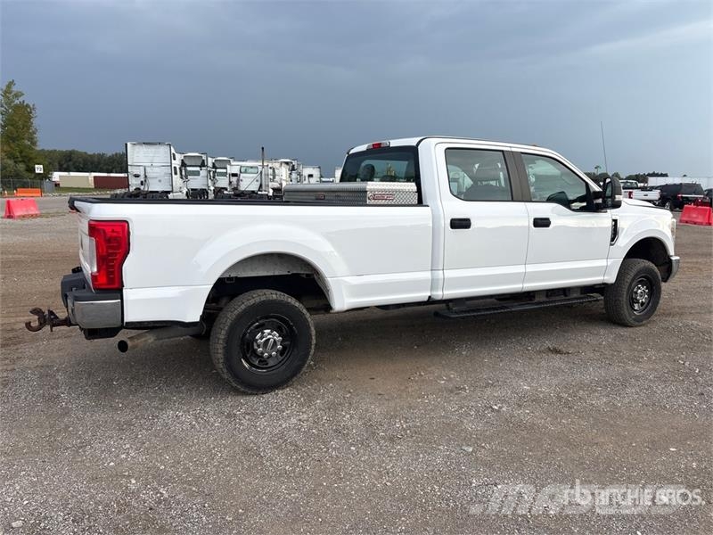 Ford F-250 XL 4x4 Crew Cab Pickup 기타
