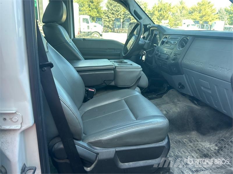 Ford F-250 XL 4x4 Crew Cab Pickup (Inoperable) Furgoni altro