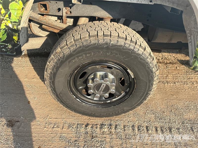 Ford F-250 XL 4x4 Crew Cab Pickup 기타