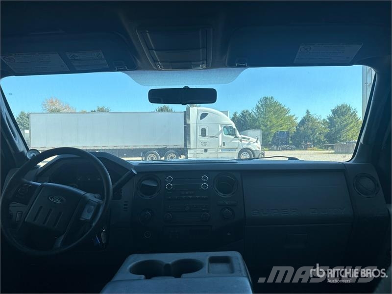 Ford F-250 XL 4x4 Crew Cab Pickup (Inoperable) Furgoni altro