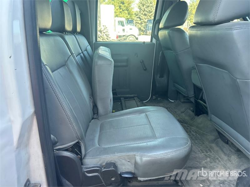 Ford F-250 XL 4x4 Crew Cab Pickup (Inoperable) Furgoni altro
