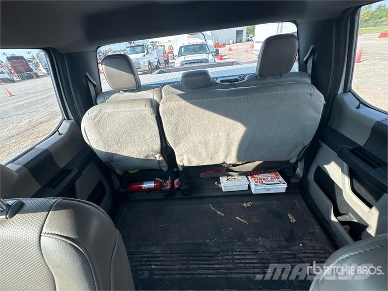 Ford F-250 XL 4x4 Crew Cab Pickup 기타