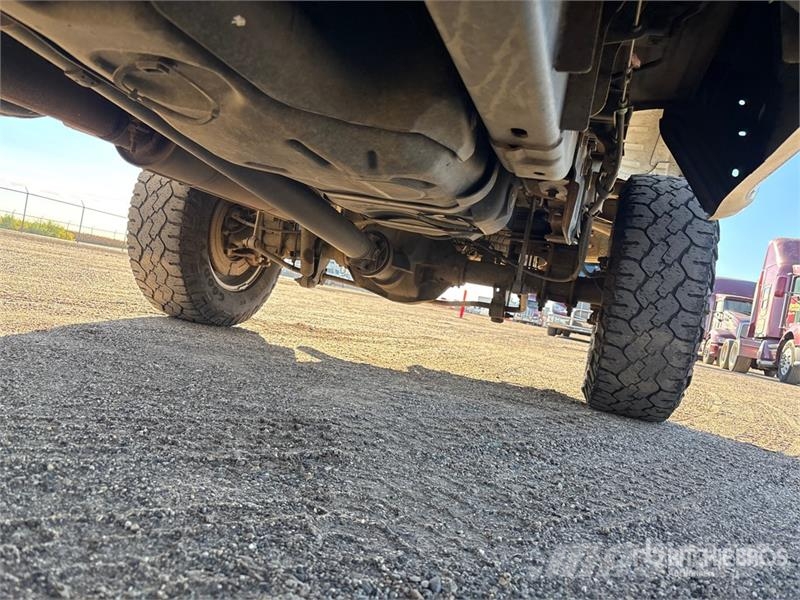 Ford F-250 XL 4x4 Crew Cab Pickup その他