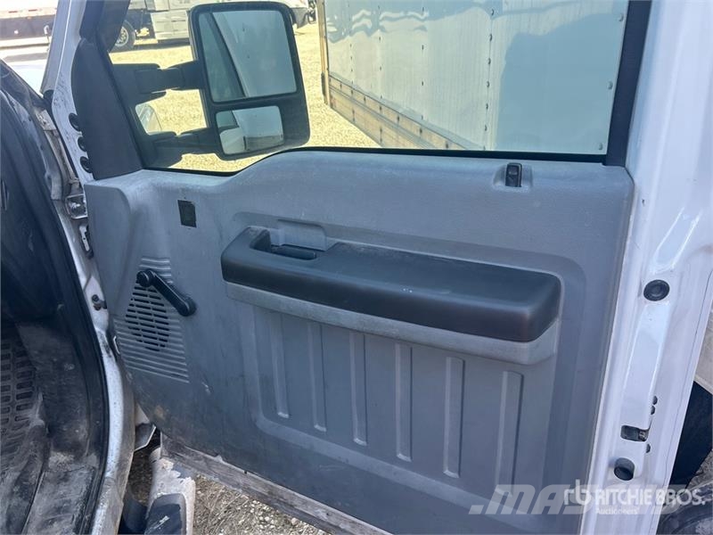Ford F-250 XL 4x4 Crew Cab Pickup (Inoperable) Furgoni altro