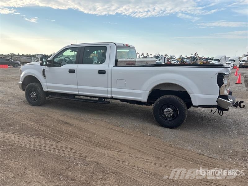 Ford F-250 XL 4x4 Crew Cab Pickup 기타
