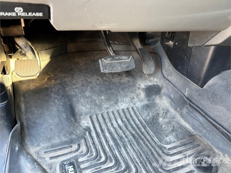 Ford F-250 XL 4x4 Crew Cab Pickup その他