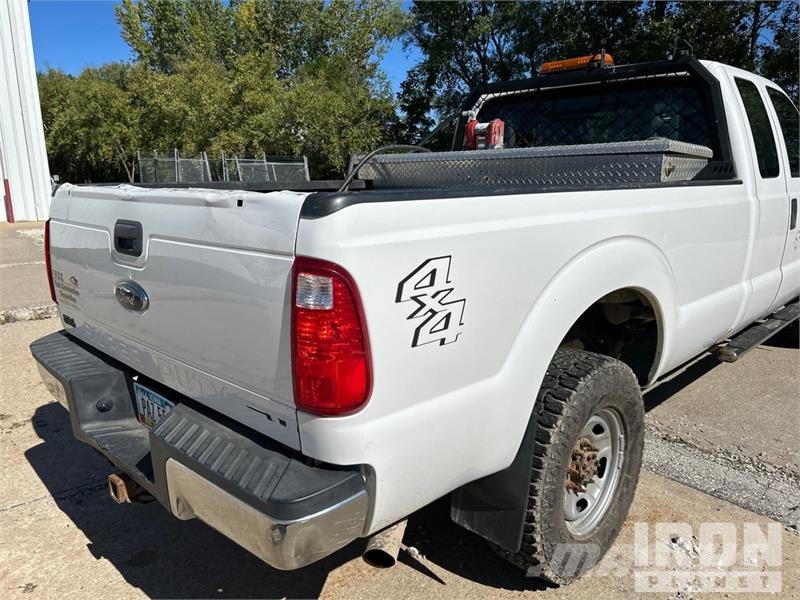 Ford F-250 XL 4x4 Extended Cab Pickup Drugi