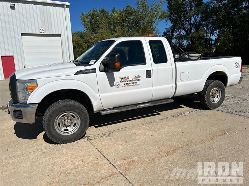 Ford F-250 XL 4x4 Extended Cab Pickup Drugi
