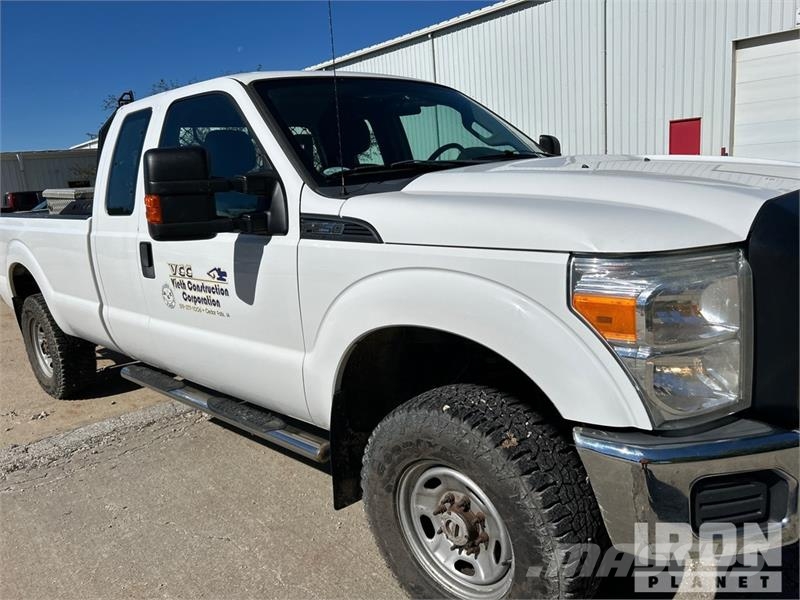 Ford F-250 XL 4x4 Extended Cab Pickup Drugi