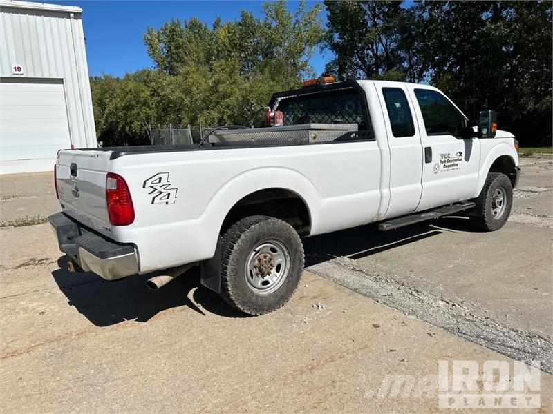 Ford F-250 XL 4x4 Extended Cab Pickup Drugi