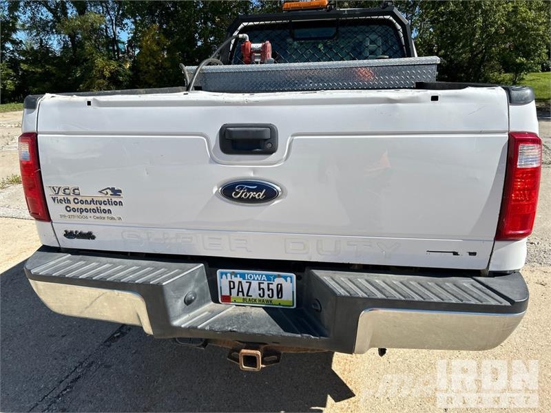 Ford F-250 XL 4x4 Extended Cab Pickup Drugi
