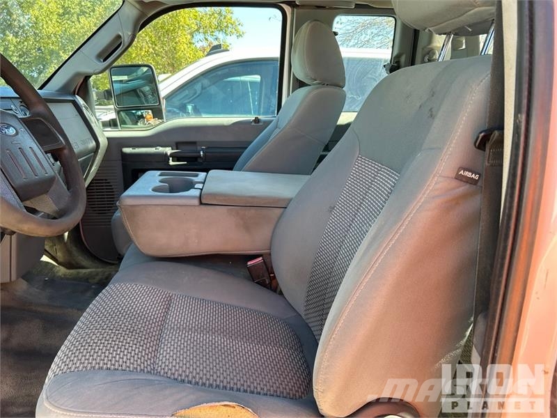 Ford F-250 XL 4x4 Extended Cab Pickup Drugi