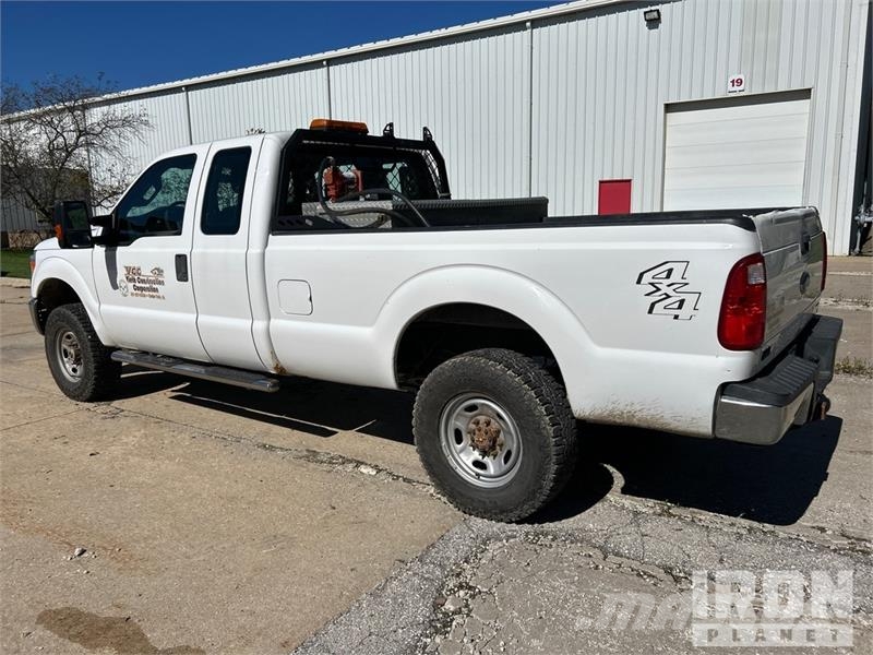 Ford F-250 XL 4x4 Extended Cab Pickup Drugi