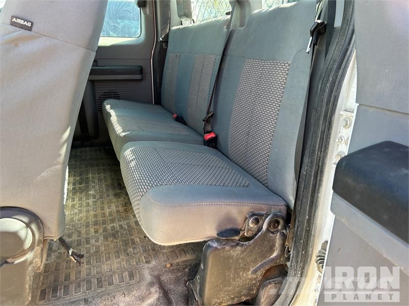 Ford F-250 XL 4x4 Extended Cab Pickup Drugi