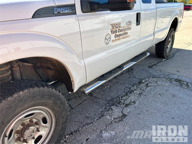 Ford F-250 XL 4x4 Extended Cab Pickup Drugi