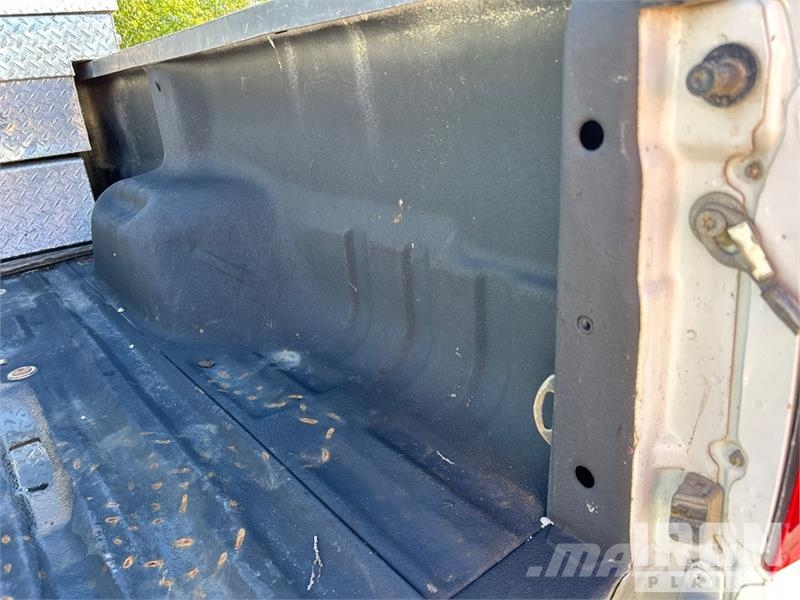 Ford F-250 XL 4x4 Extended Cab Pickup Drugi