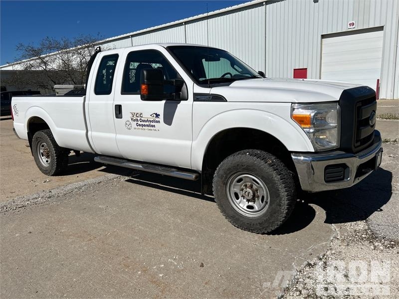 Ford F-250 XL 4x4 Extended Cab Pickup Drugi
