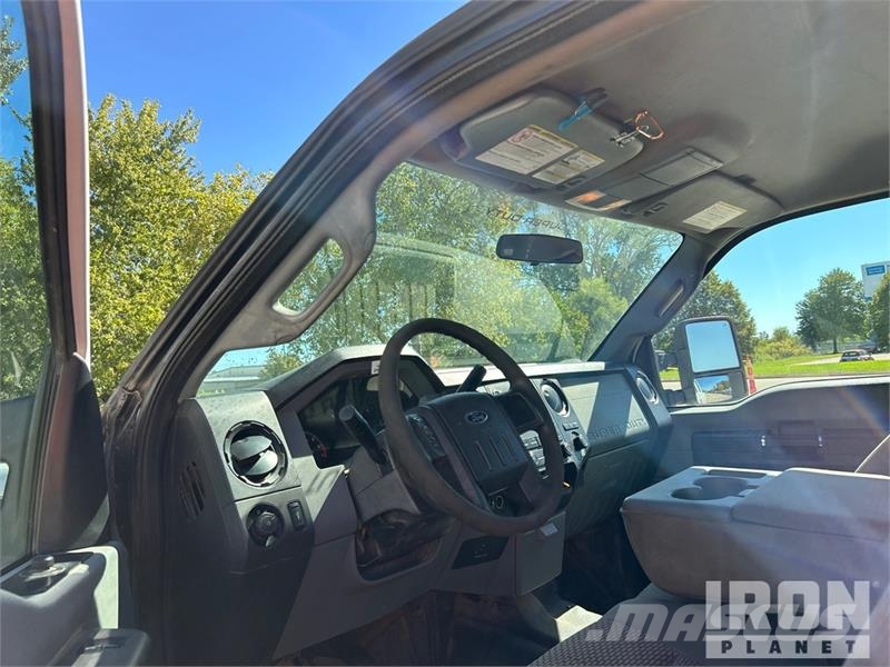 Ford F-250 XL 4x4 Extended Cab Pickup Drugi