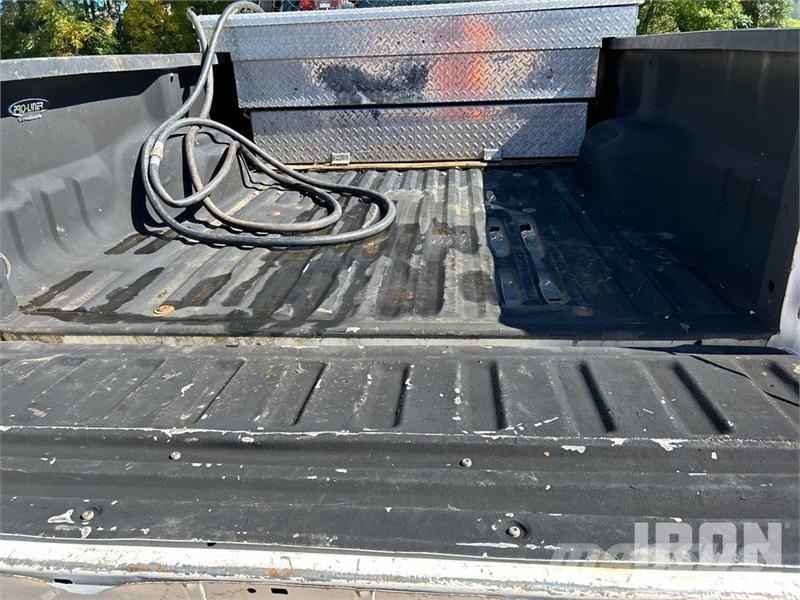 Ford F-250 XL 4x4 Extended Cab Pickup Drugi