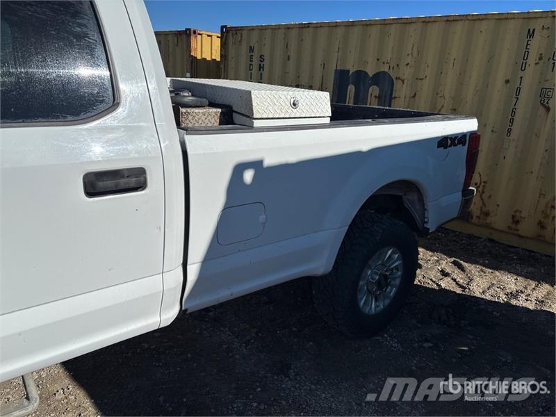 Ford F-250 XLT 4x4 Crew Cab Pickup Drugi