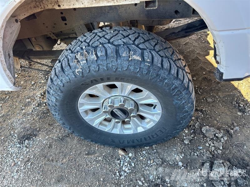 Ford F-250 XLT 4x4 Crew Cab Pickup Drugi