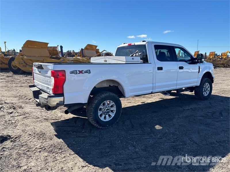 Ford F-250 XLT 4x4 Crew Cab Pickup Drugi