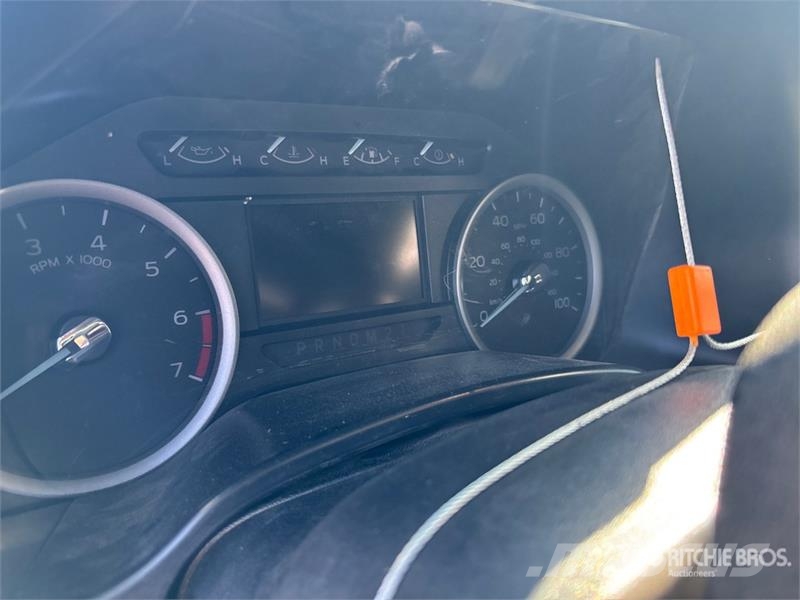 Ford F-250 XLT 4x4 Crew Cab Pickup Muu